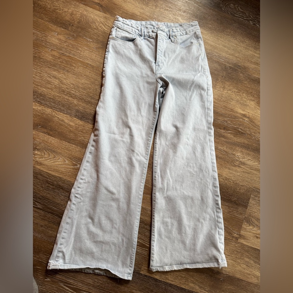 Good American light wash distressed wide leg jean. Sz 12/31